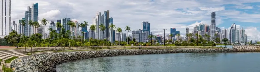 Vue de la ville de Panama City depuis la Cinta Costera